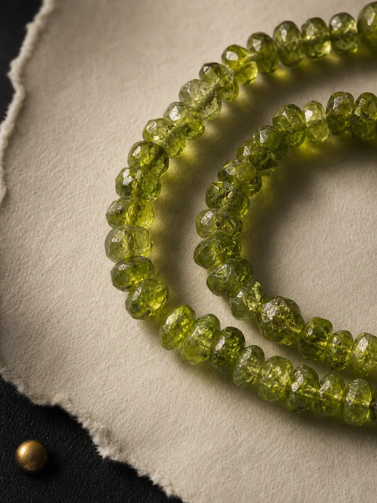 The Green Flash Collar material portrait
