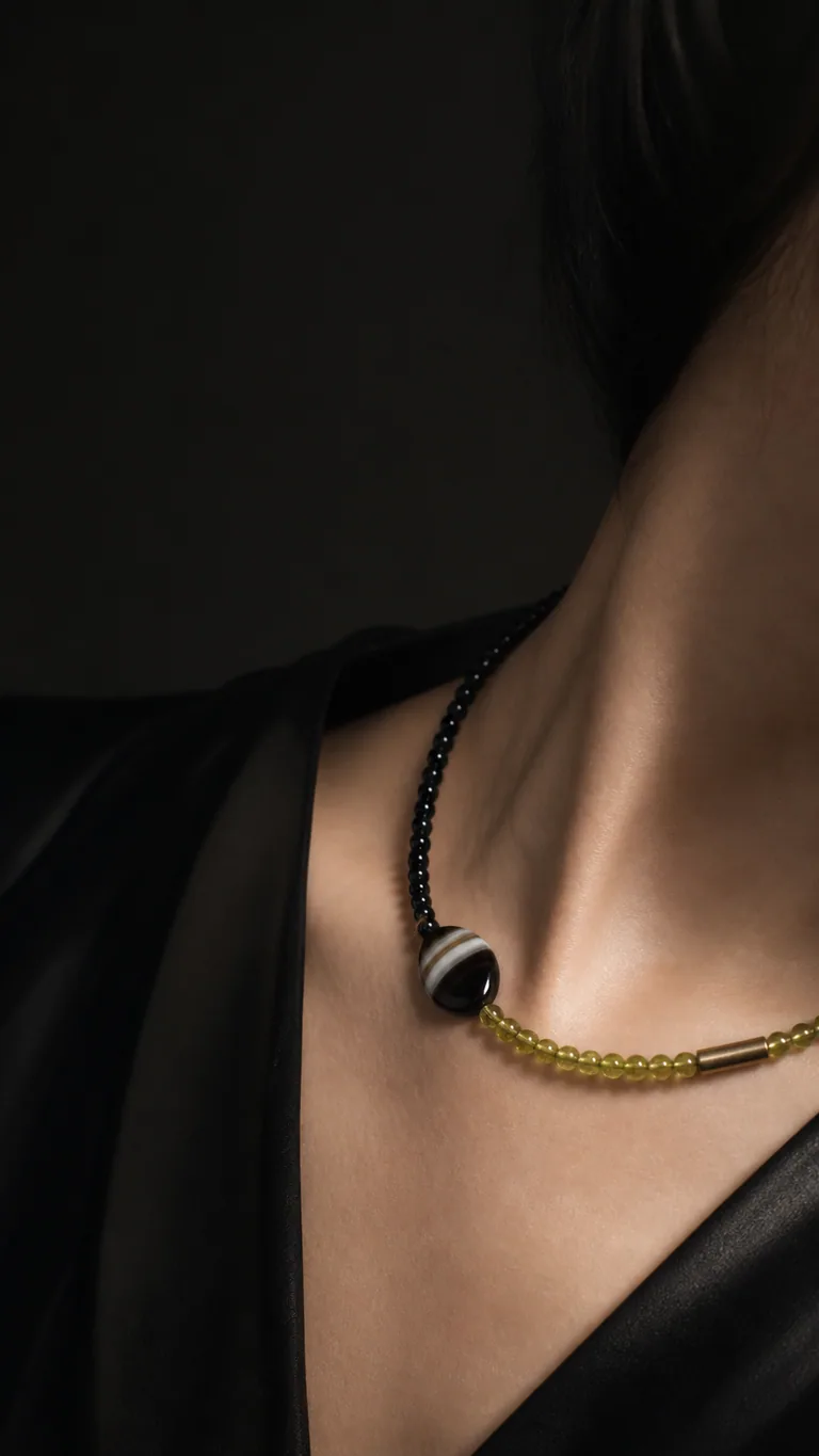 The Green Flash Collar Social reveal crop